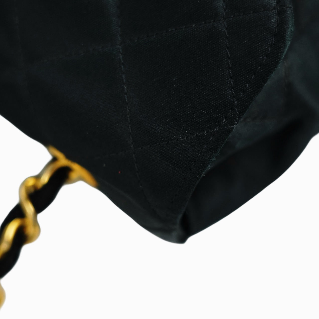 CHANEL 1986-1988 Matelassé Shoulder Bag