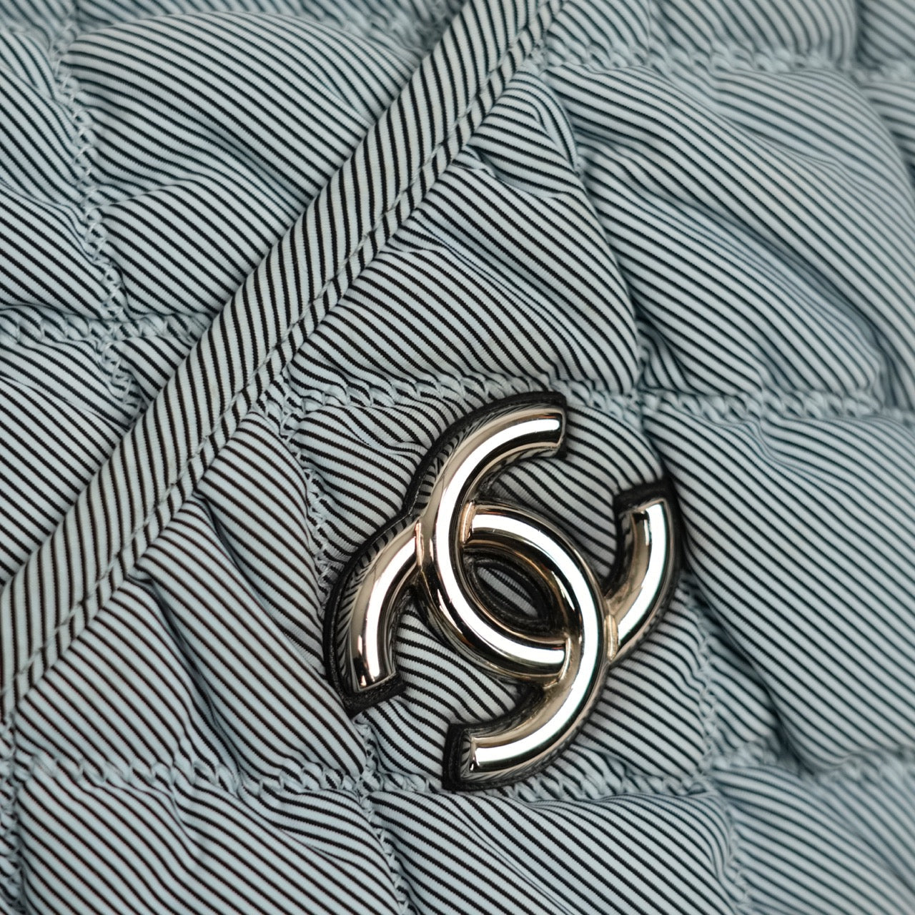 CHANEL 2009–2010 Coco Mark Bubble Quilted Chain Shoulder Bag