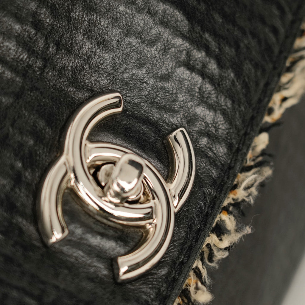 CHANEL 2009–2010 Coco Mark Chain Shoulder Bag