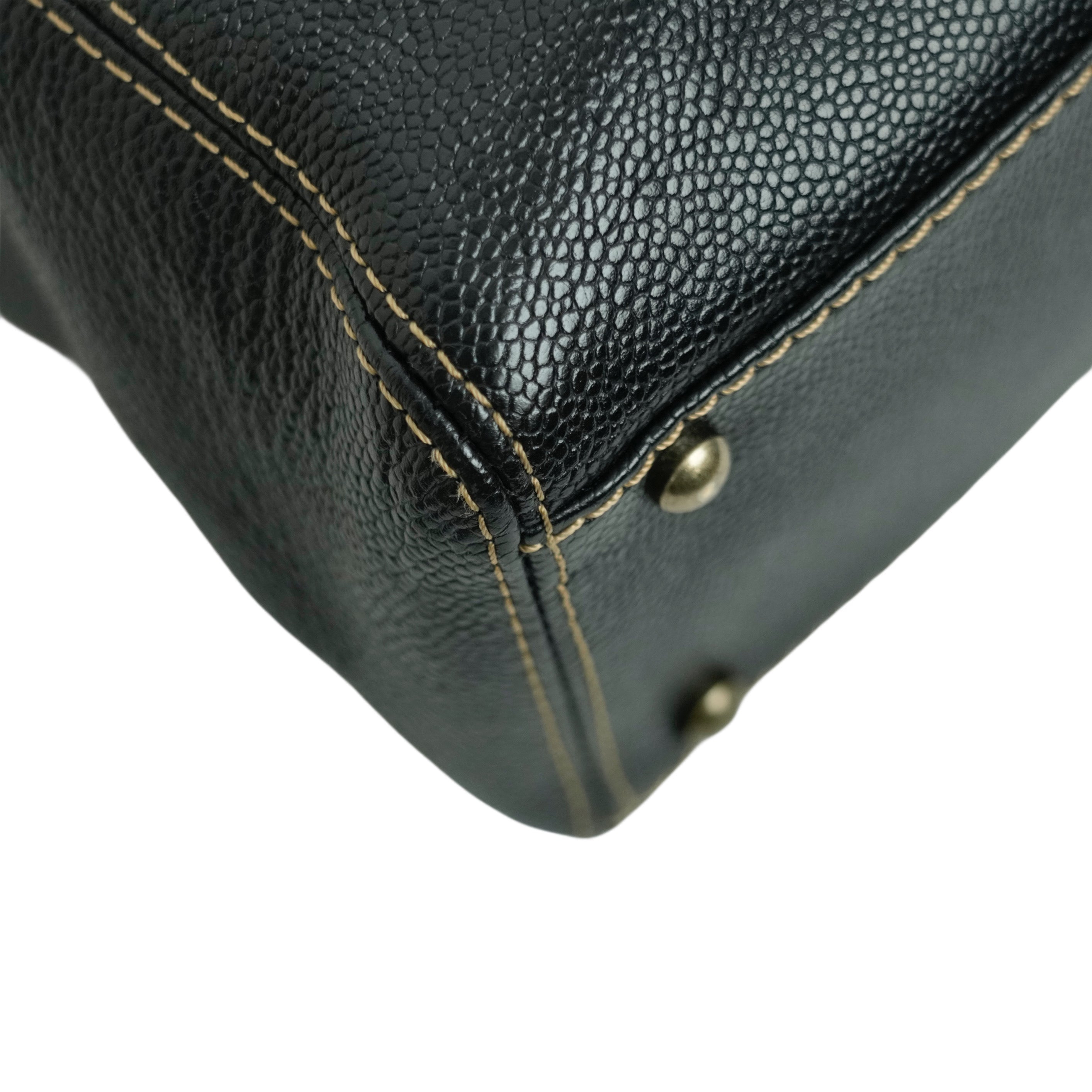 CHANEL 2002–2003 Chain Caviar Leather Shoulder Bag