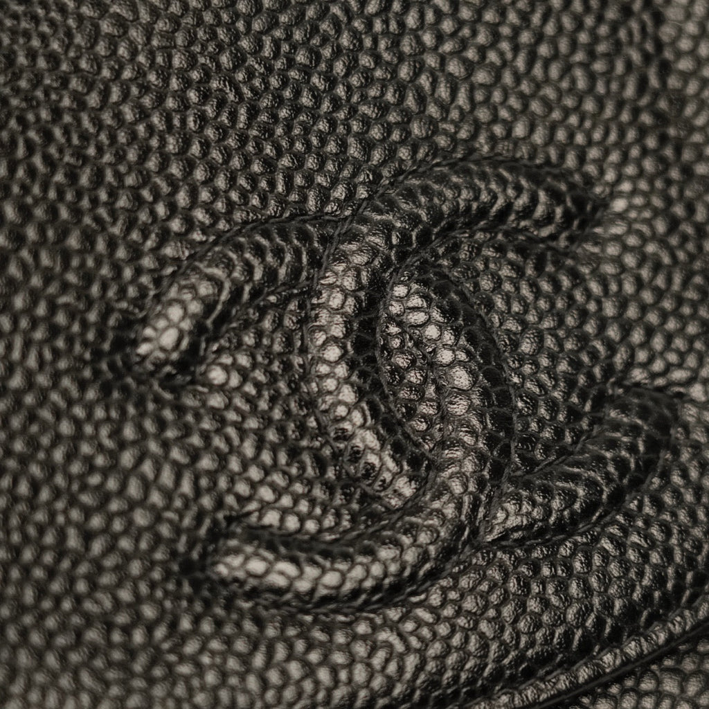 CHANEL 2000-2002 Coco Mark Caviar Skin Bi-Fold Wallet