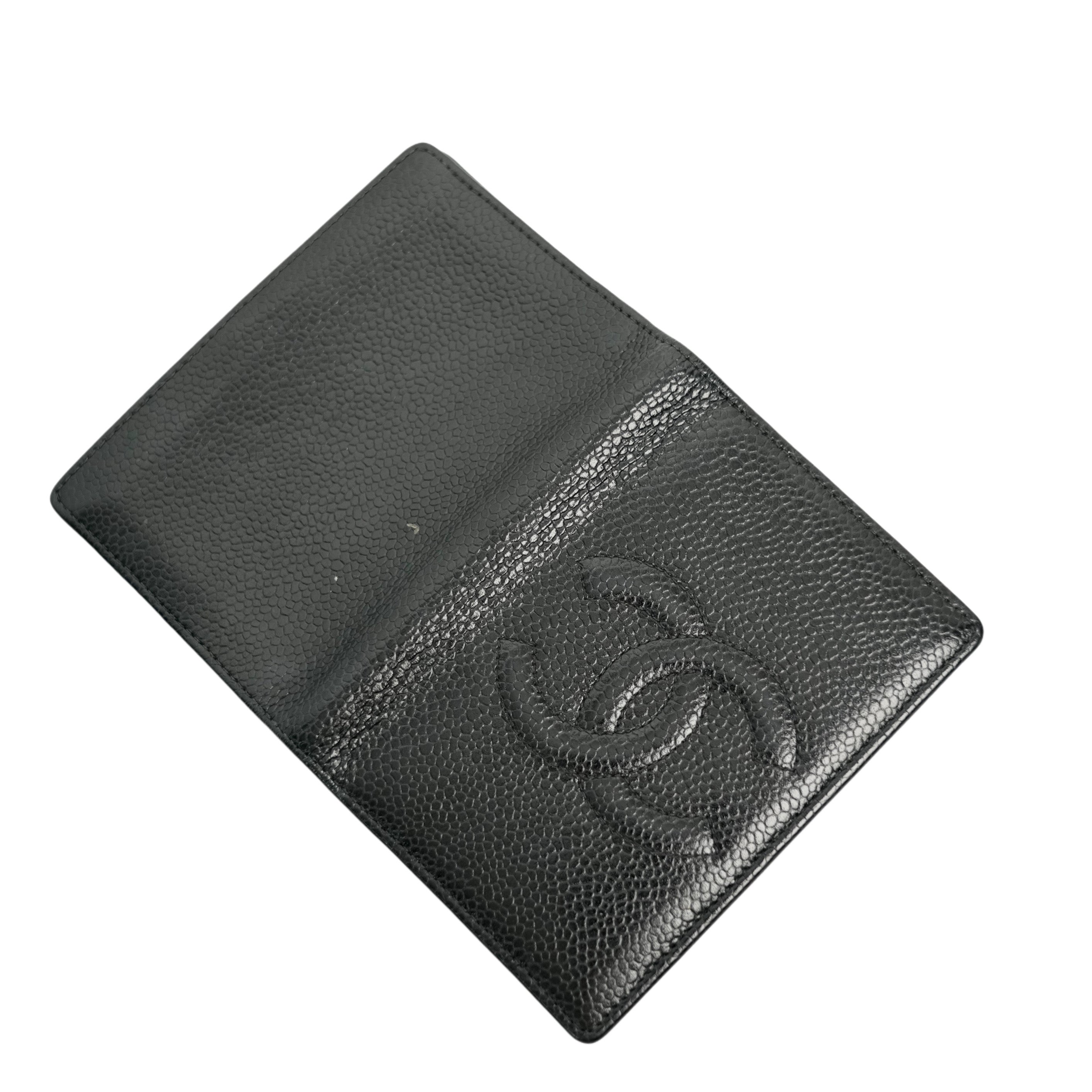 CHANEL 1996-1997 Caviar Skin Coco Mark Card Case