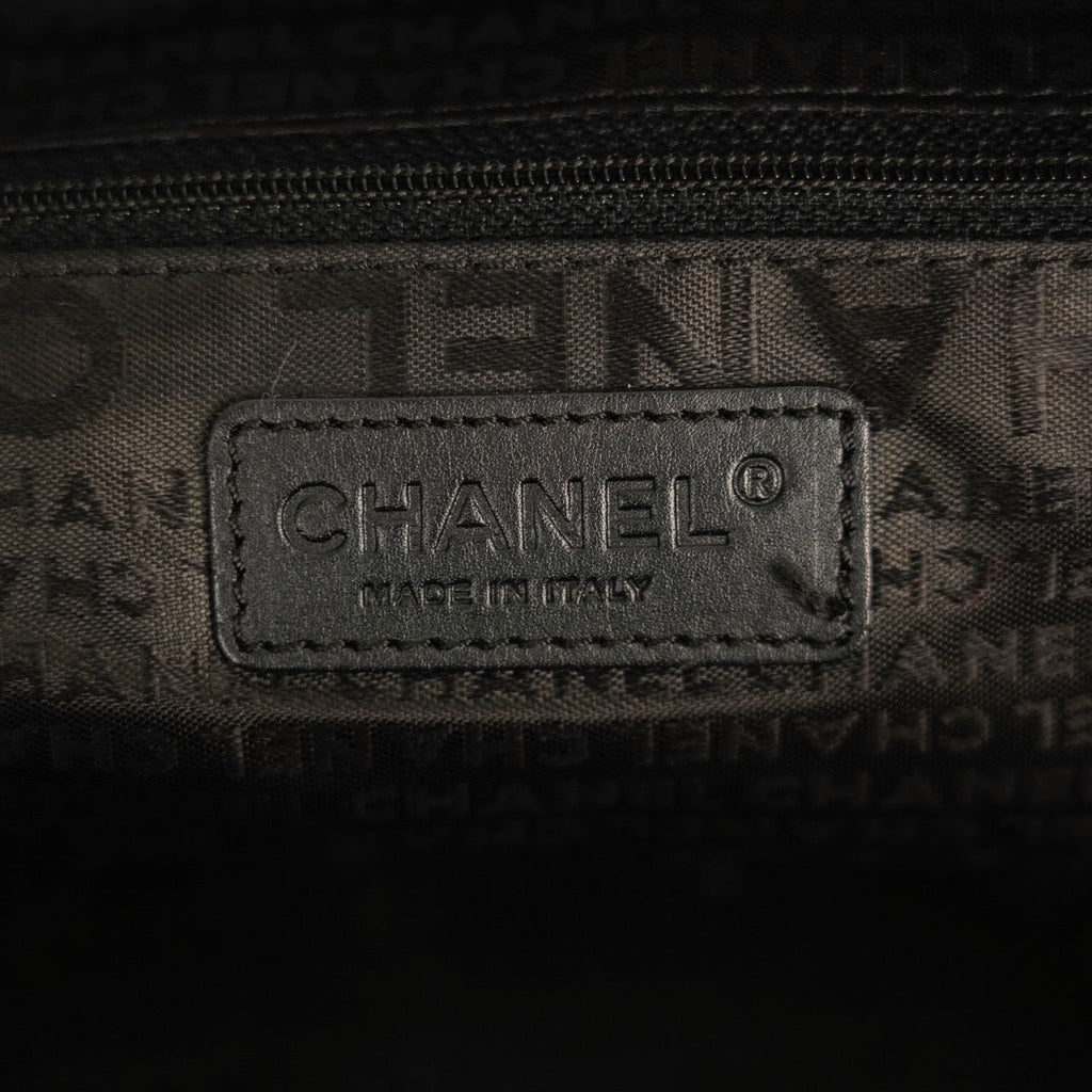 CHANEL 2004–2005 Chocolate Bar Stitch Shoulder Bag