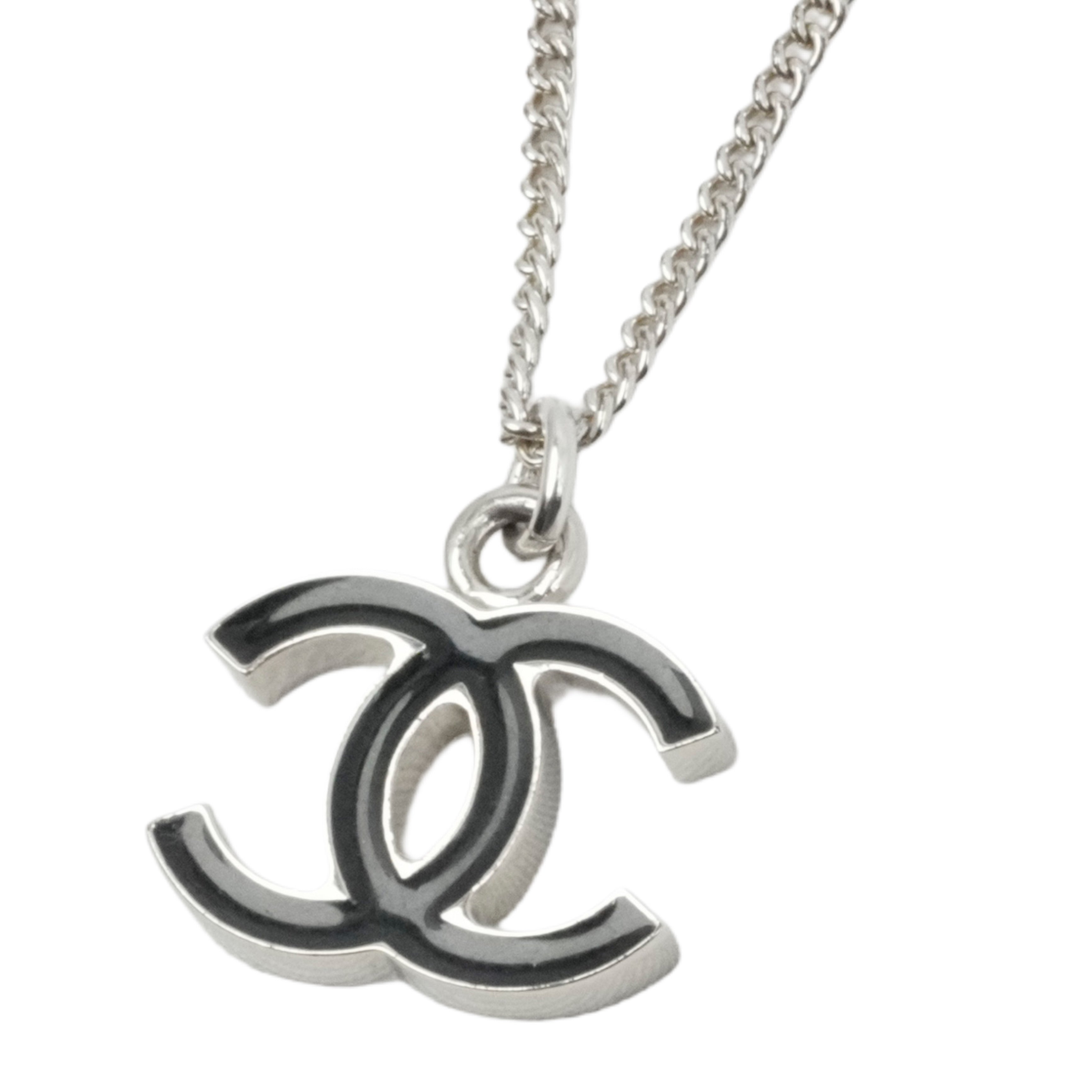 CHANEL 2007 Coco Mark Plate Necklace