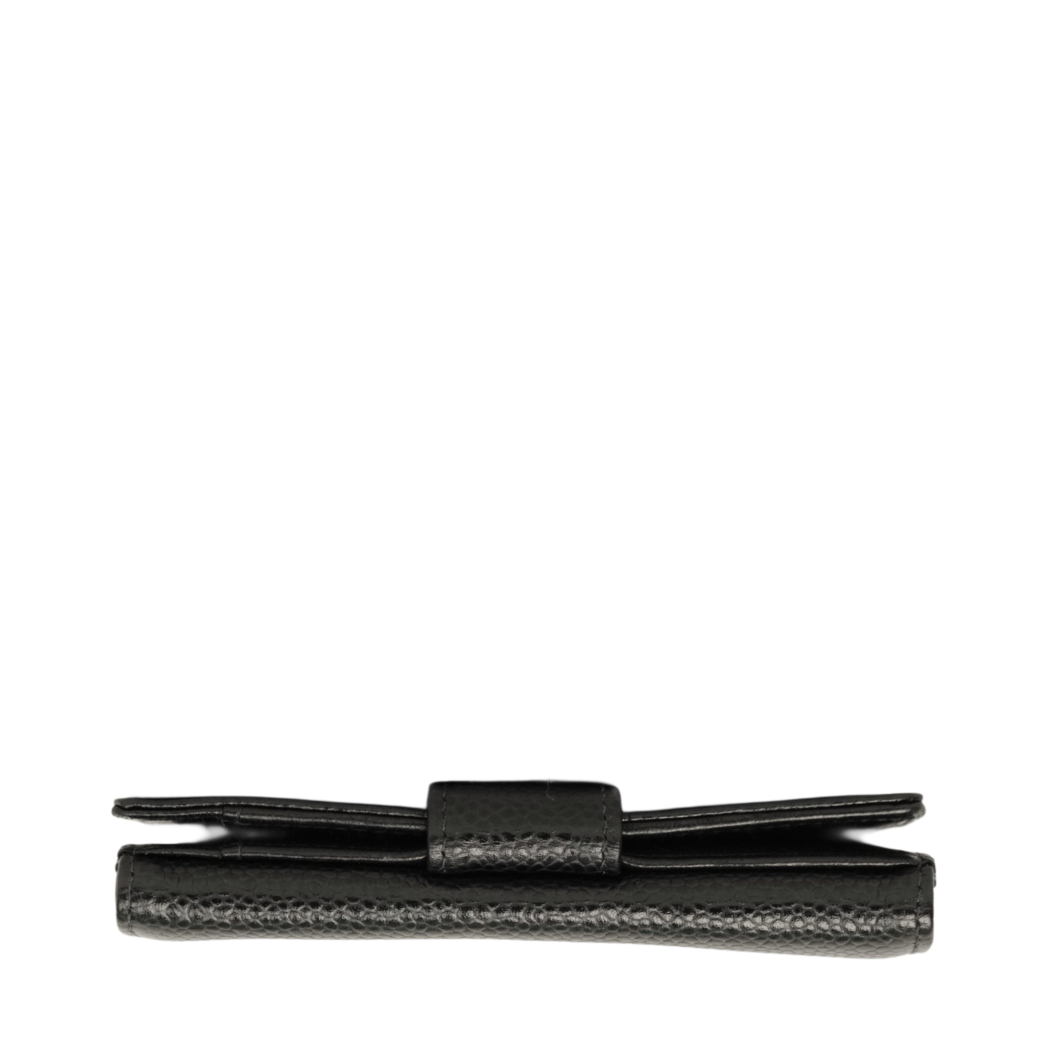 CHANEL 2000-2002 Coco Mark Caviar Skin Bi-Fold Wallet