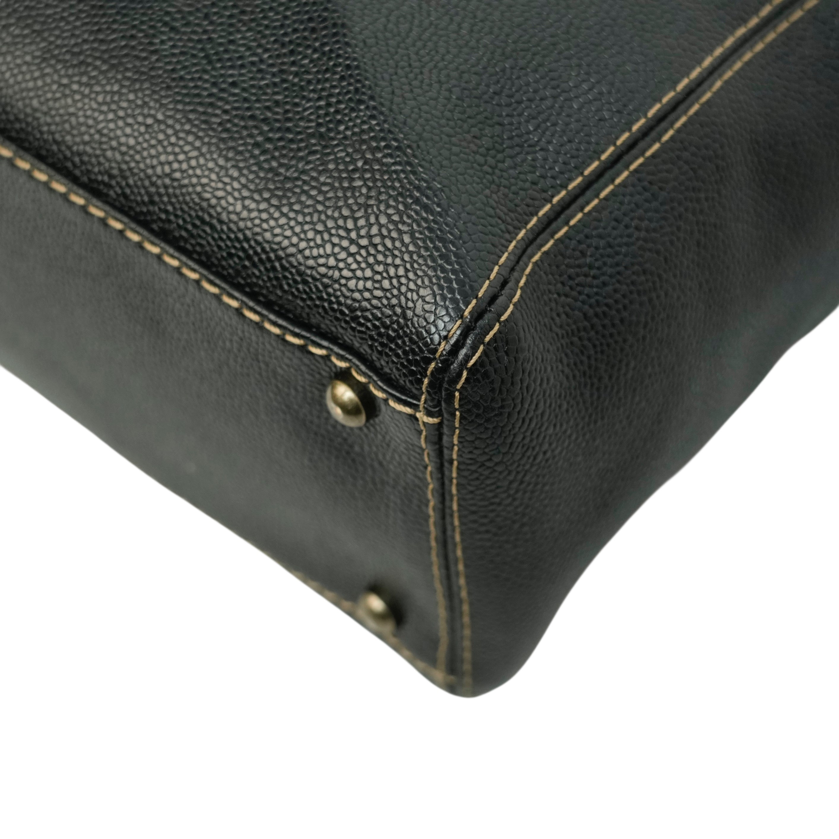 CHANEL 2002–2003 Chain Caviar Leather Shoulder Bag