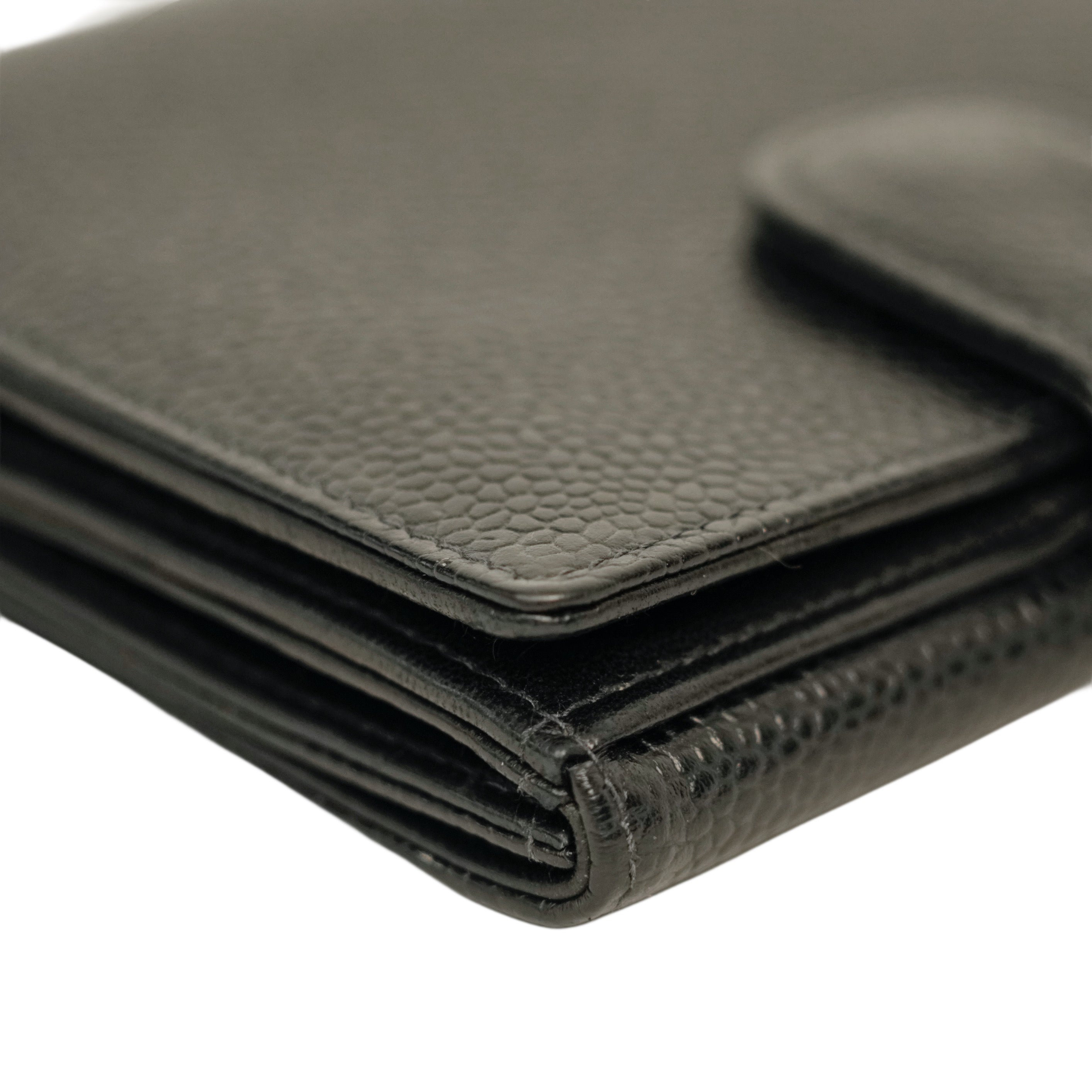 CHANEL 2000-2002 Coco Mark Caviar Skin Bi-Fold Wallet