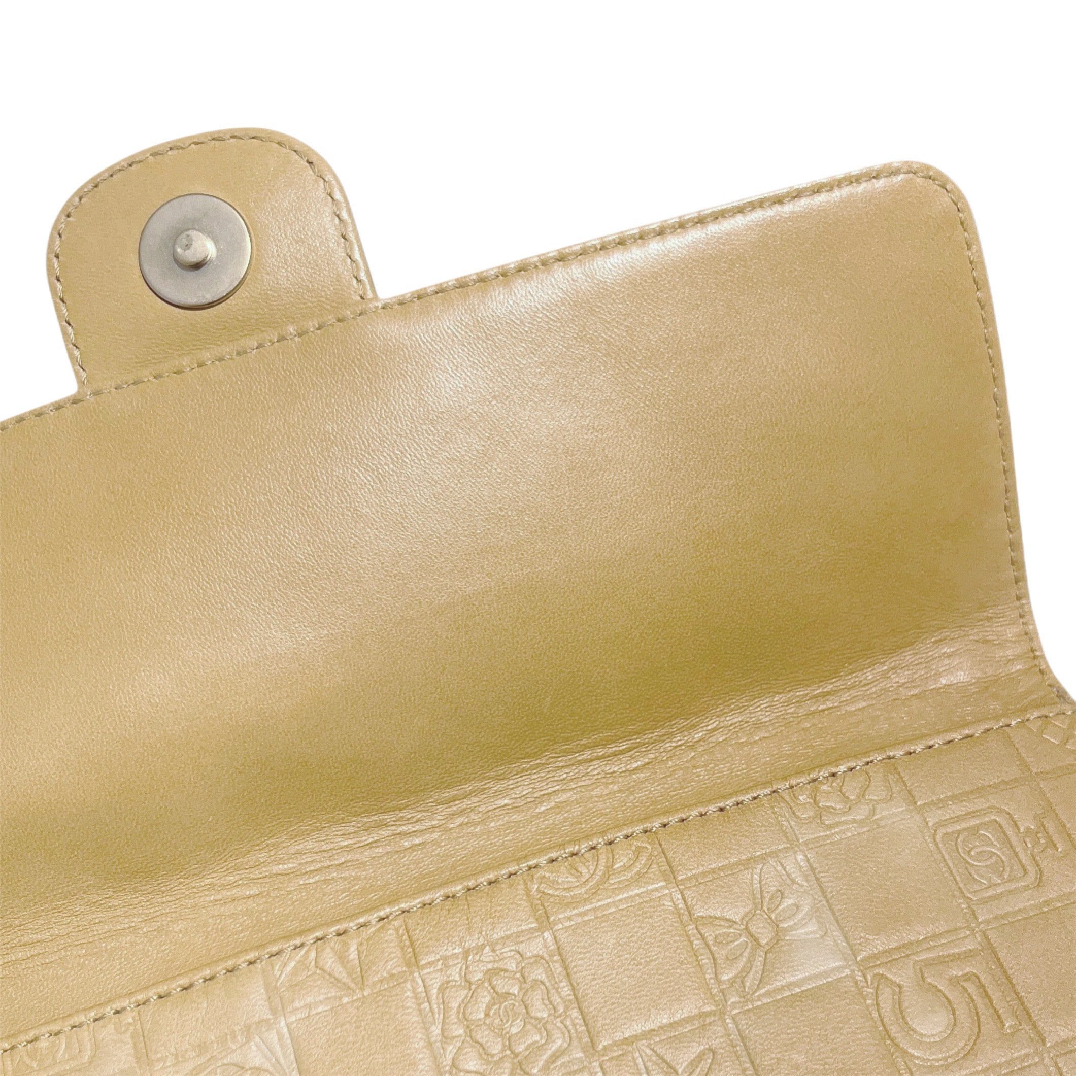 CHANEL 2003-2004 Embossed Logo Chain Double-Front Flap Shoulder Bag