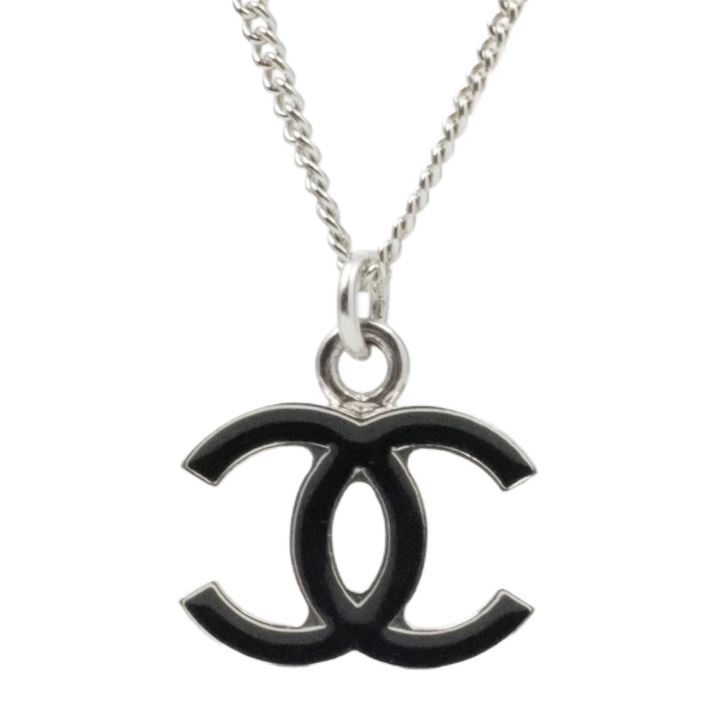 CHANEL 2007 Coco Mark Plate Necklace