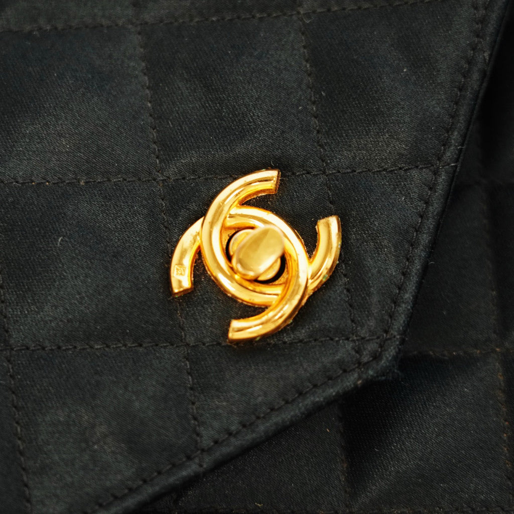 CHANEL 1986-1988 Matelassé Shoulder Bag