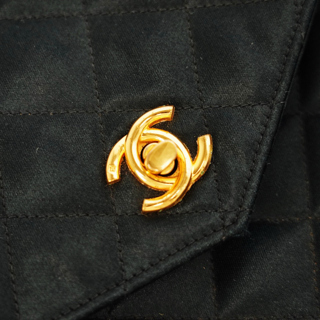 CHANEL 1986-1988 Matelassé Shoulder Bag