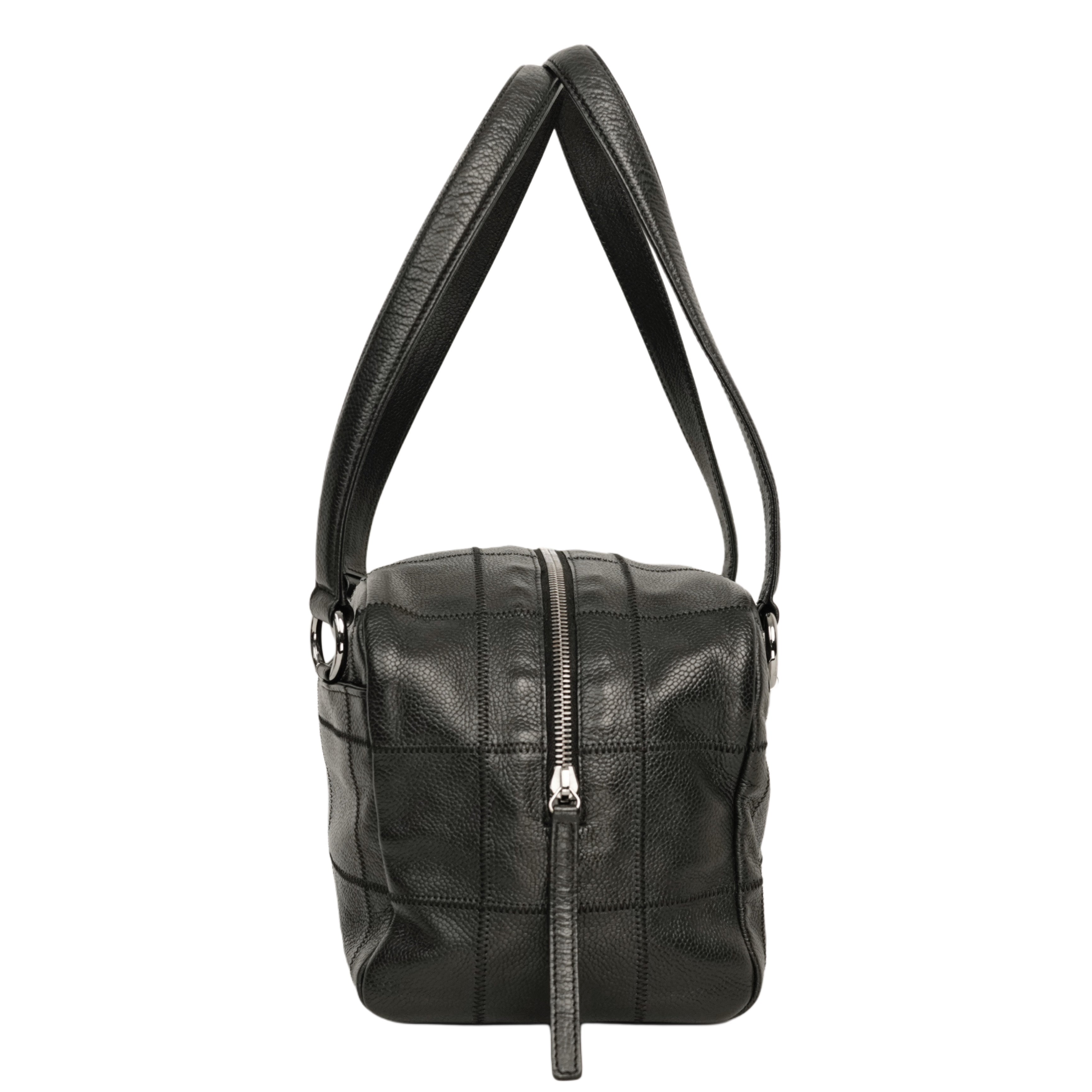 CHANEL 2004–2005 Chocolate Bar Stitch Shoulder Bag