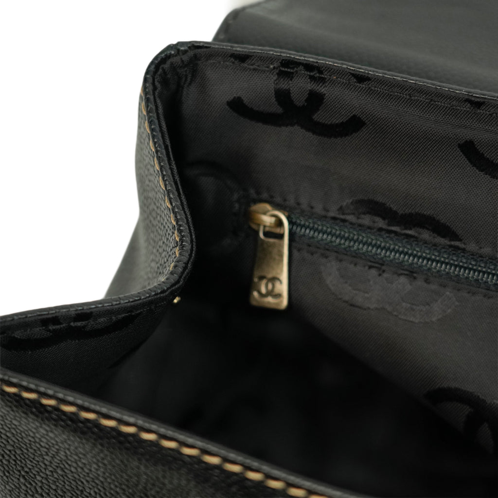 CHANEL 2002–2003 Chain Caviar Leather Shoulder Bag
