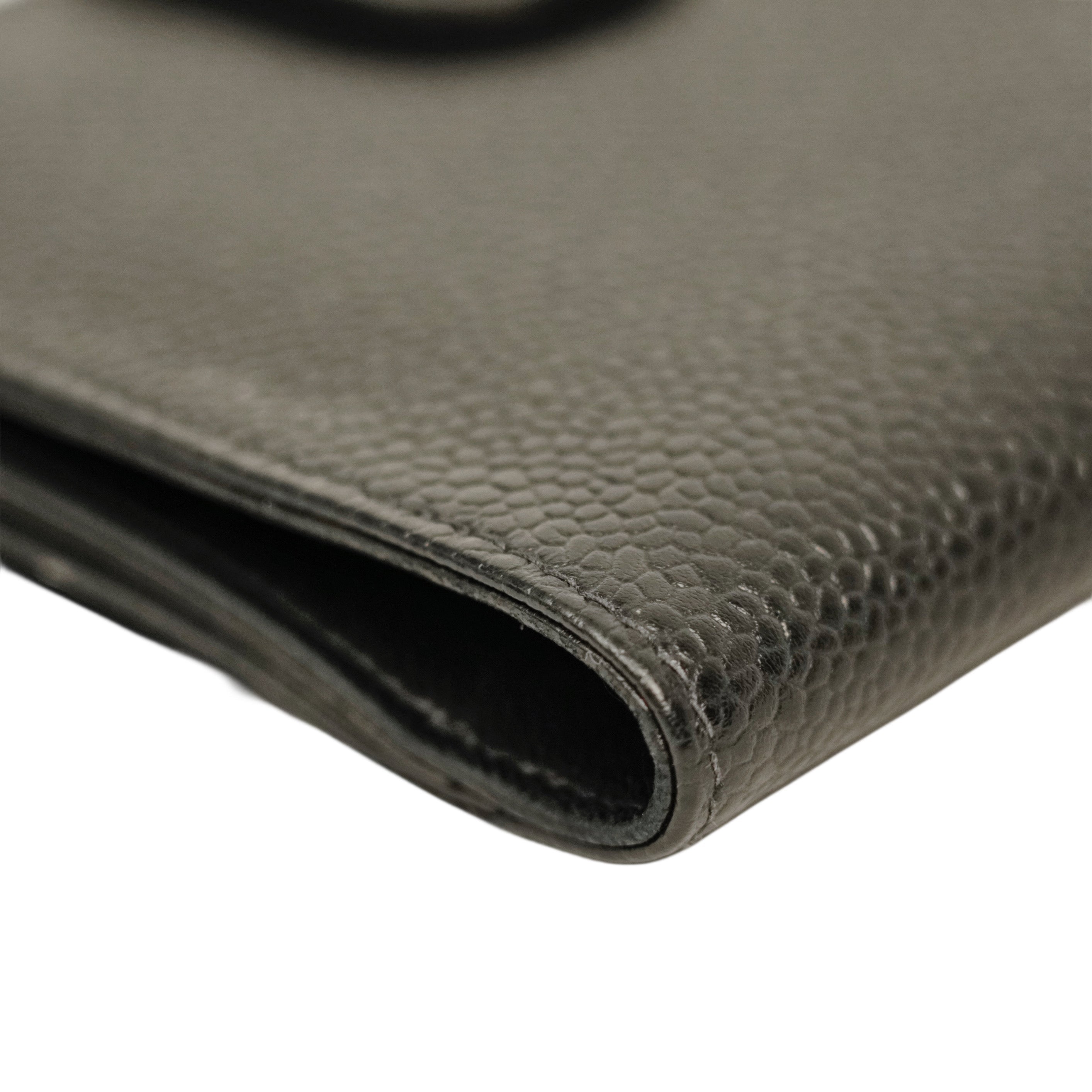 CHANEL 2000-2002 Coco Mark Caviar Skin Bi-Fold Wallet