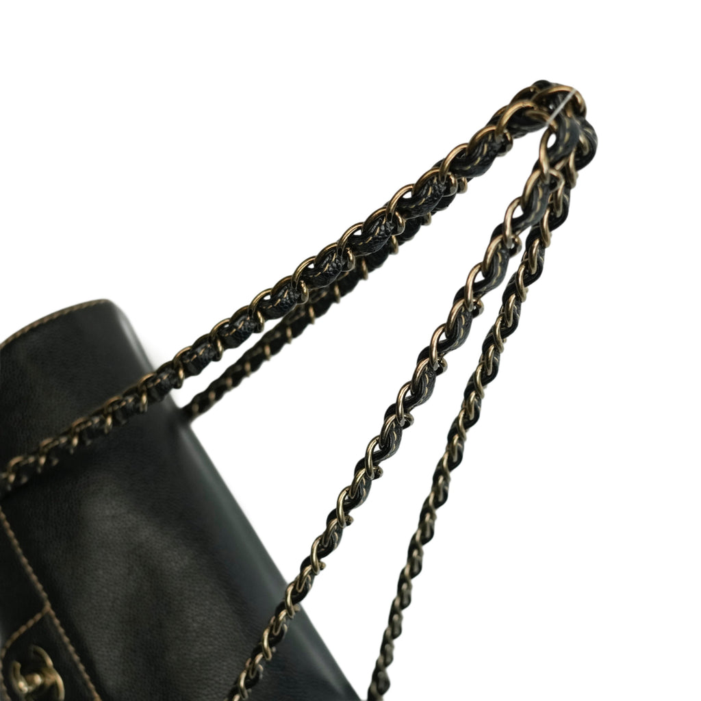 CHANEL 2002–2003 Chain Caviar Leather Shoulder Bag