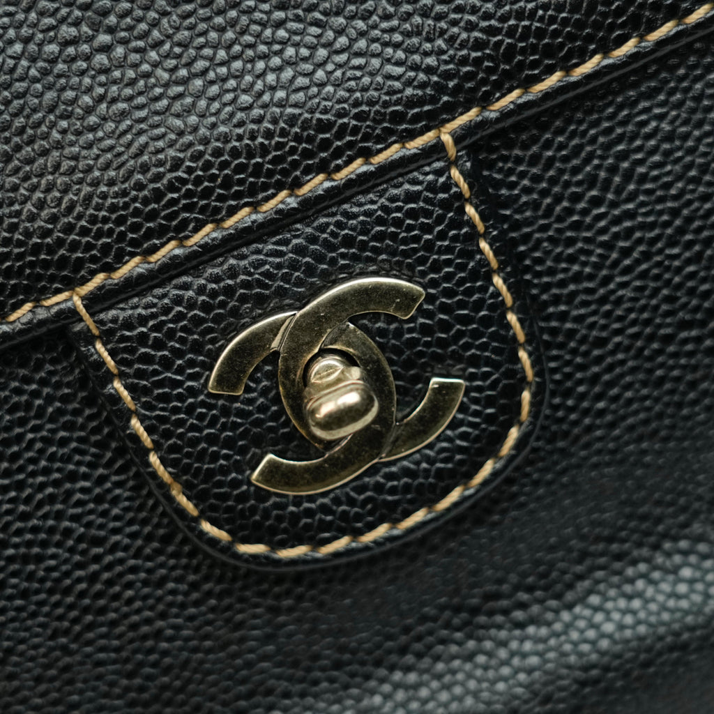 CHANEL 2002–2003 Chain Caviar Leather Shoulder Bag