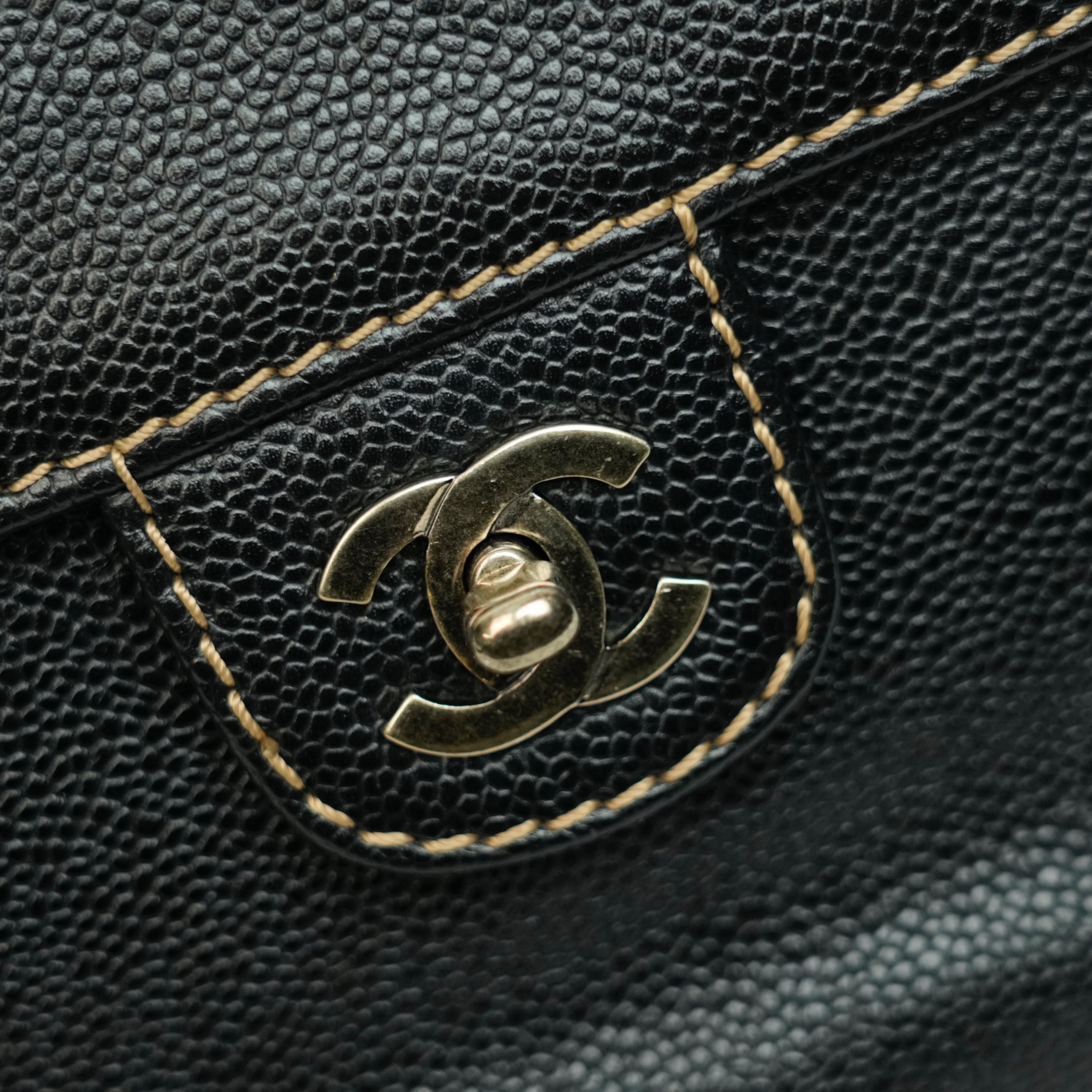 CHANEL 2002–2003 Chain Caviar Leather Shoulder Bag