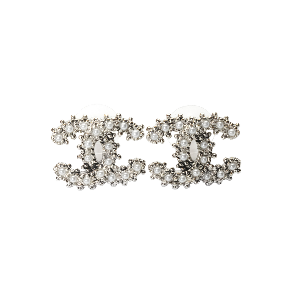 CHANEL 2005 Coco Mark Pearl Earring