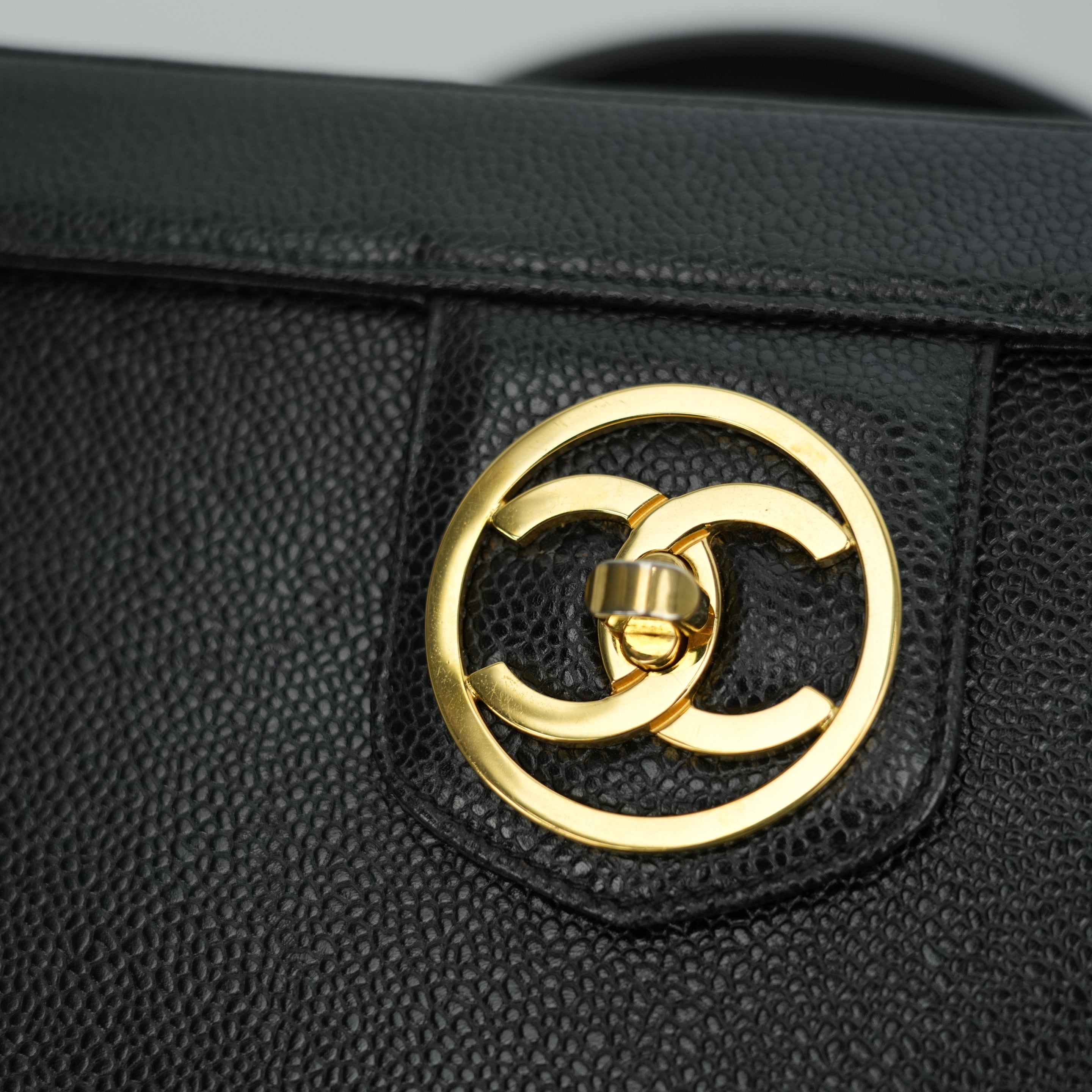 CHANEL 1991-1994 Caviar Skin Turn Lock Handbag/Shoulder Bag 2Way