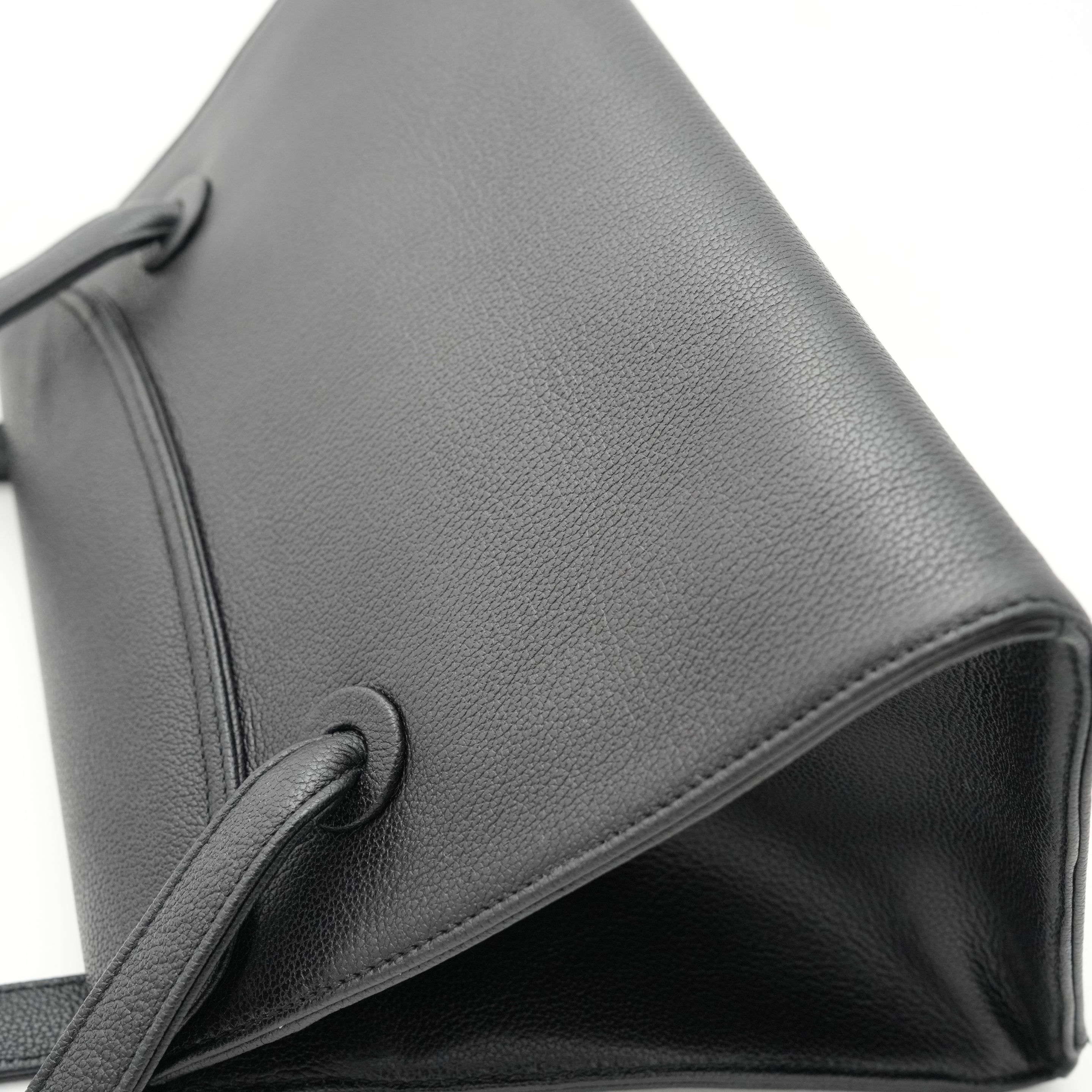 CHANEL 1996–1997 Coco Mark Shoulder Bag