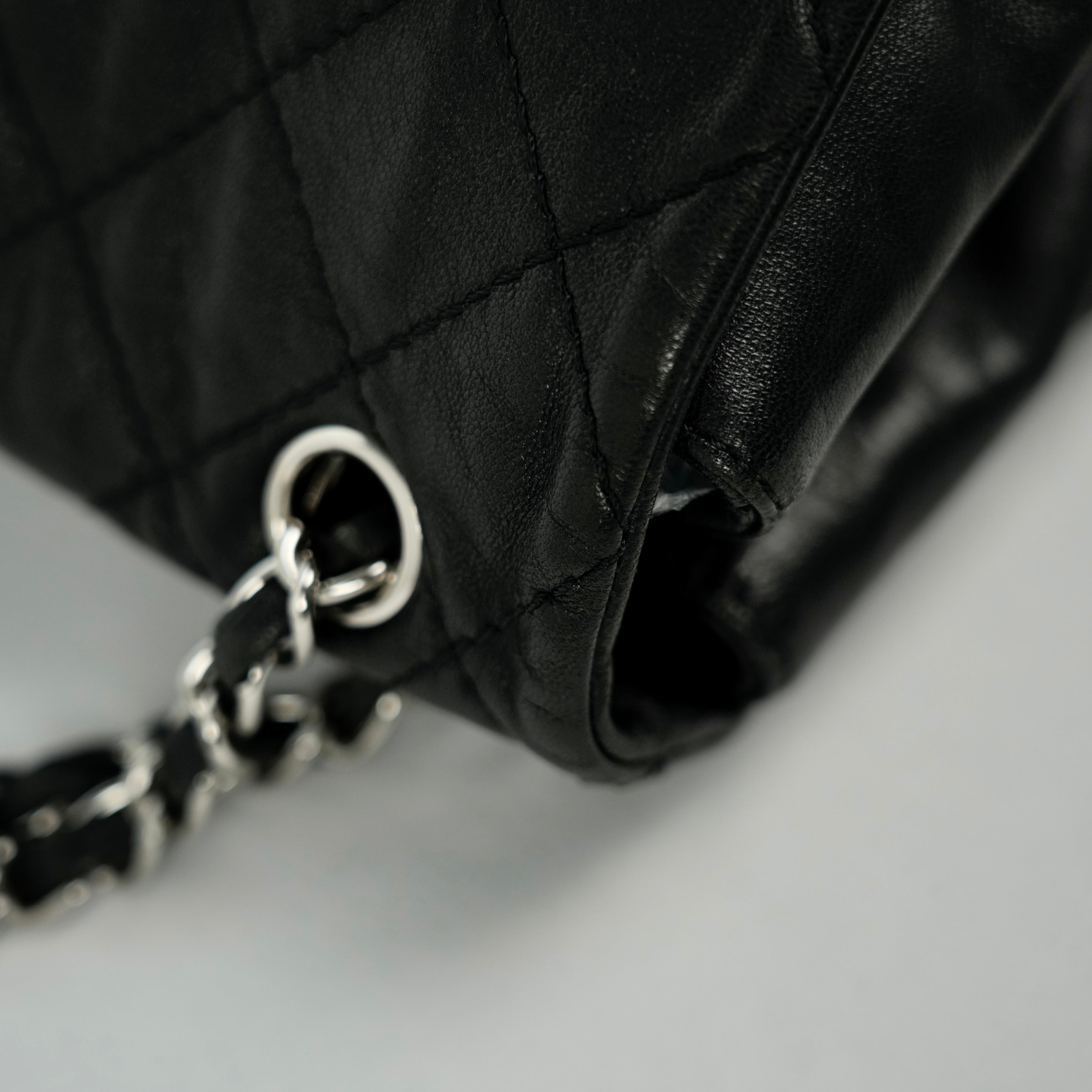 CHANEL Chain Shoulder Bag