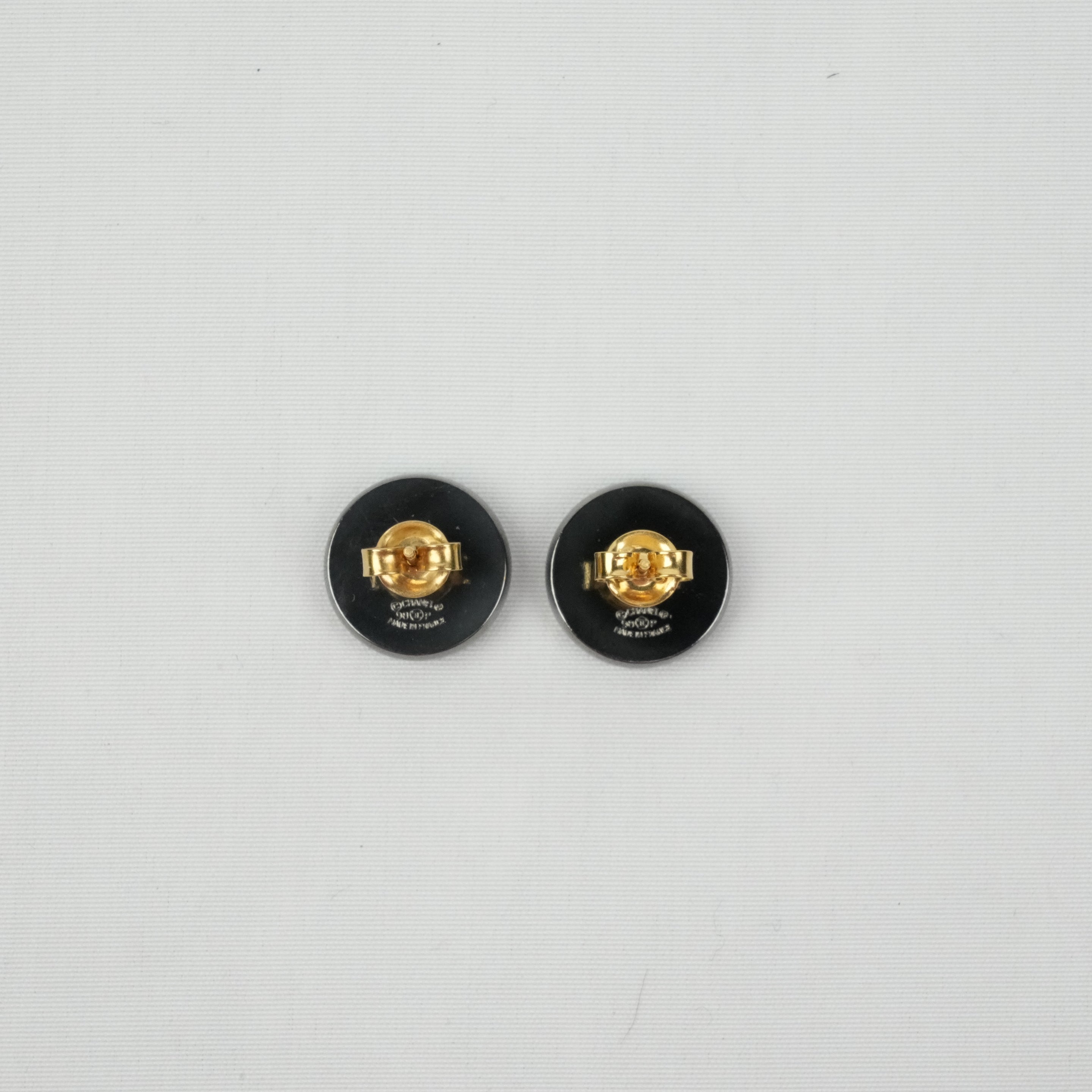 CHANEL 1997 Coco Round Circle Mark Earring