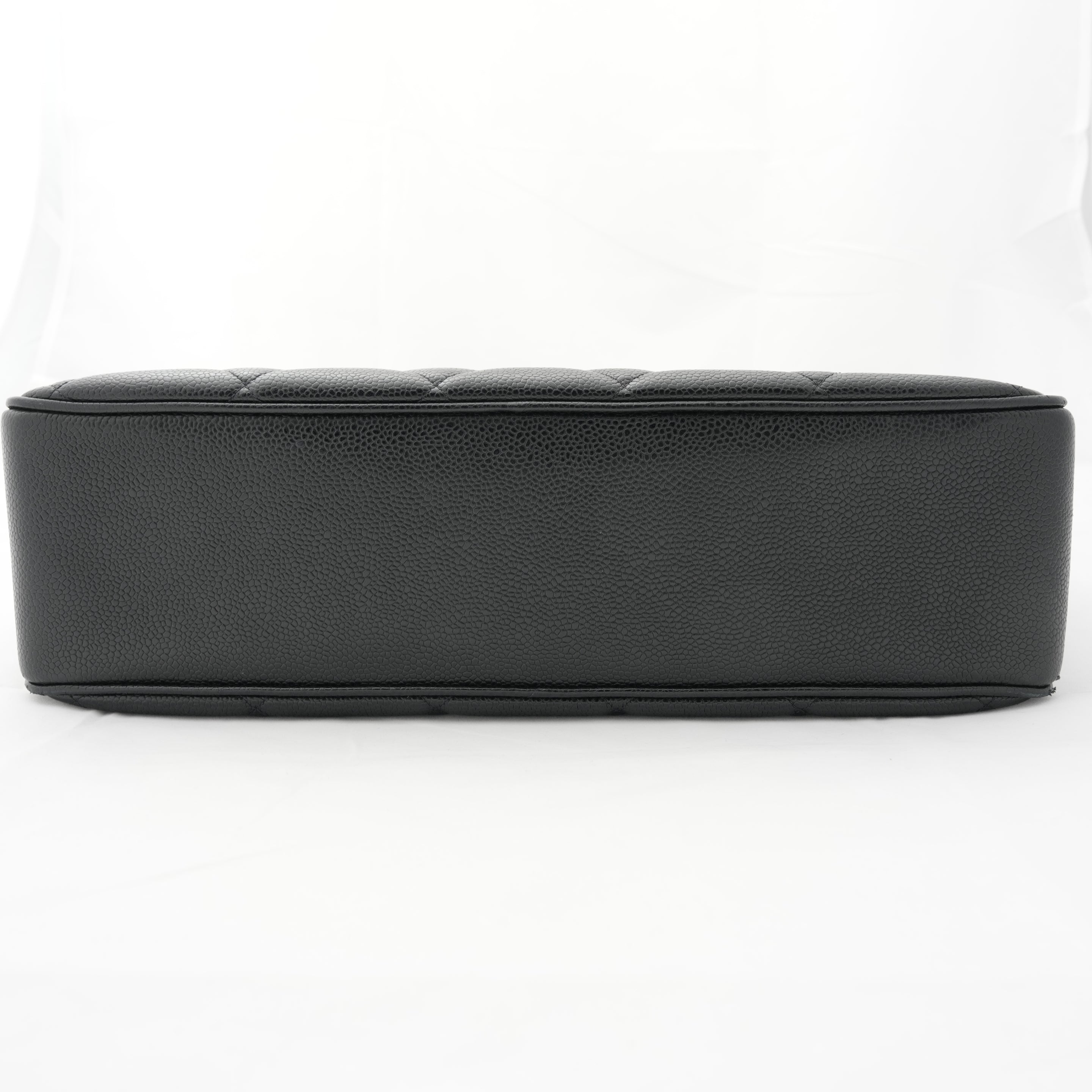 CHANEL 1994-1996 Caviar Skin Shoulder Bag