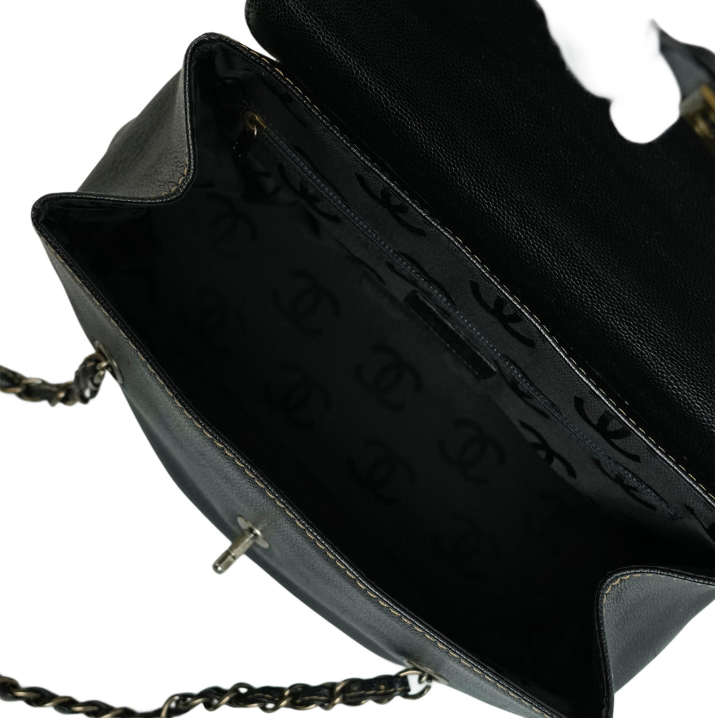 CHANEL 2002–2003 Chain Caviar Leather Shoulder Bag