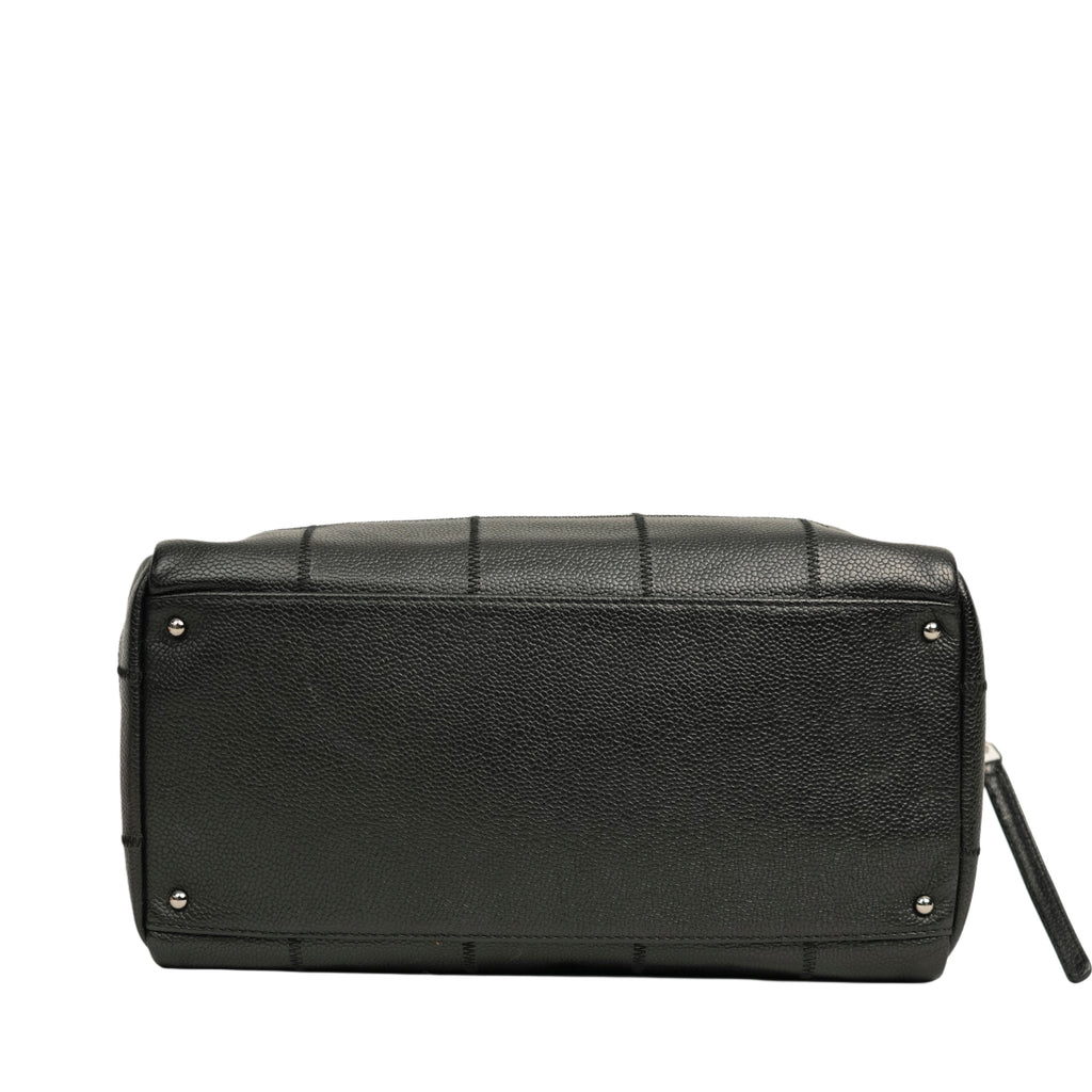 CHANEL 2004–2005 Chocolate Bar Stitch Shoulder Bag