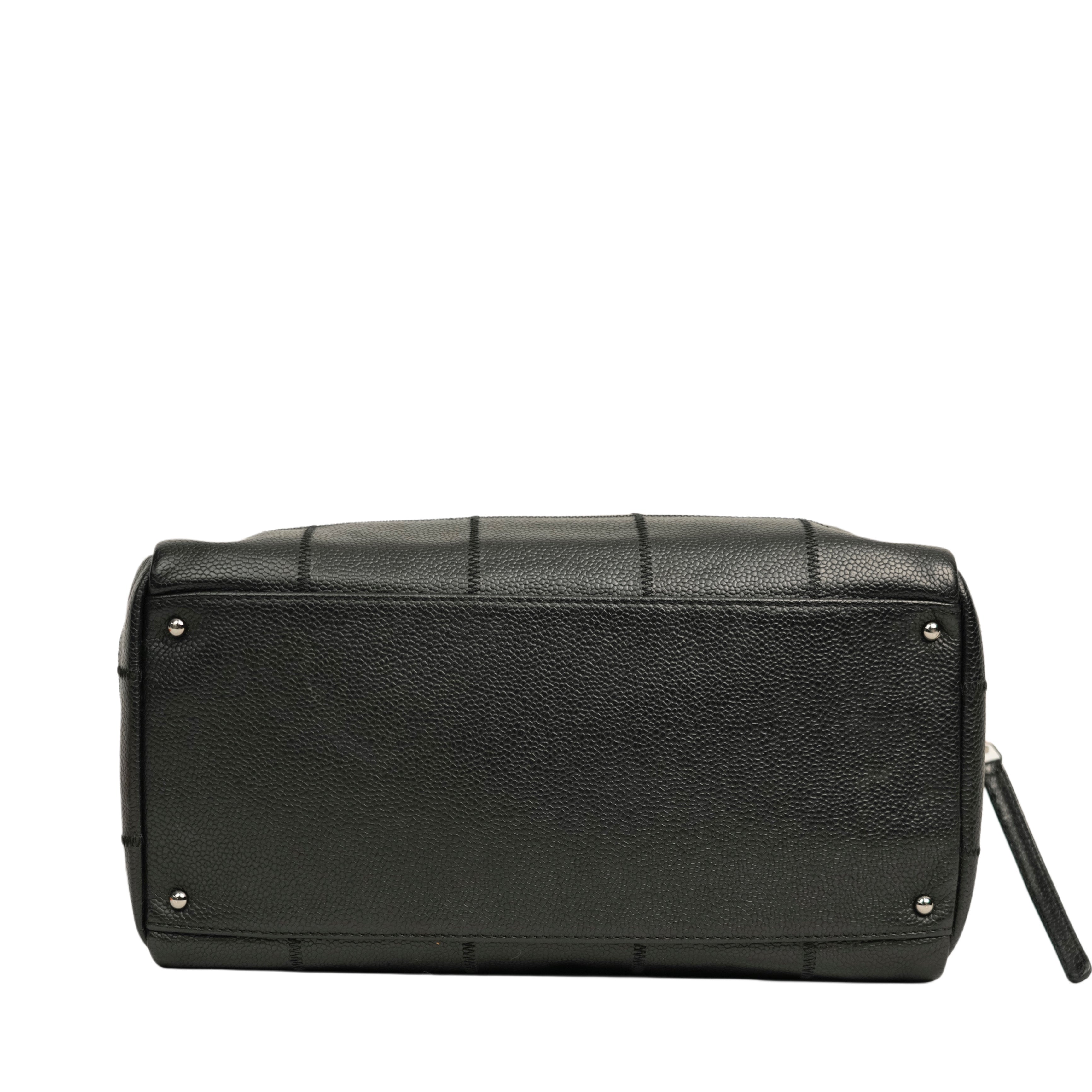 CHANEL 2004–2005 Chocolate Bar Stitch Shoulder Bag