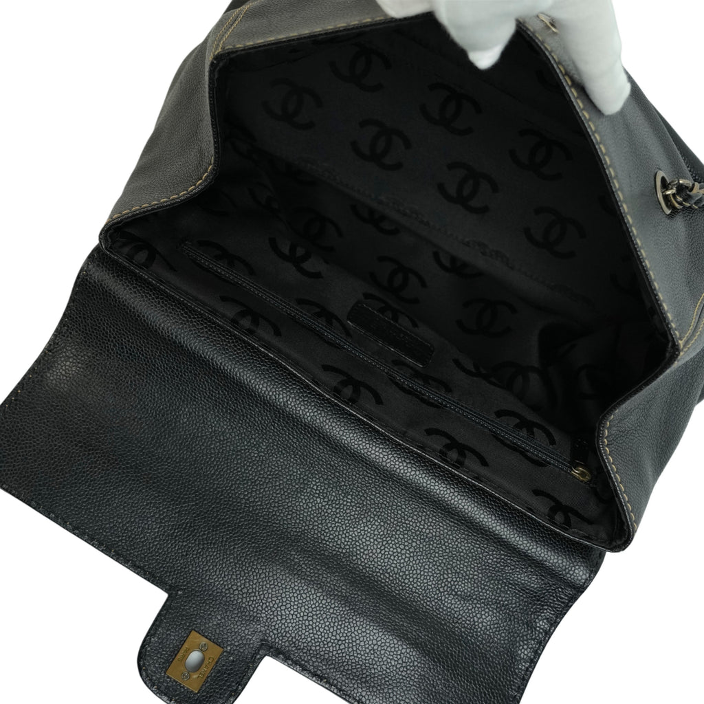 CHANEL 2002–2003 Chain Caviar Leather Shoulder Bag