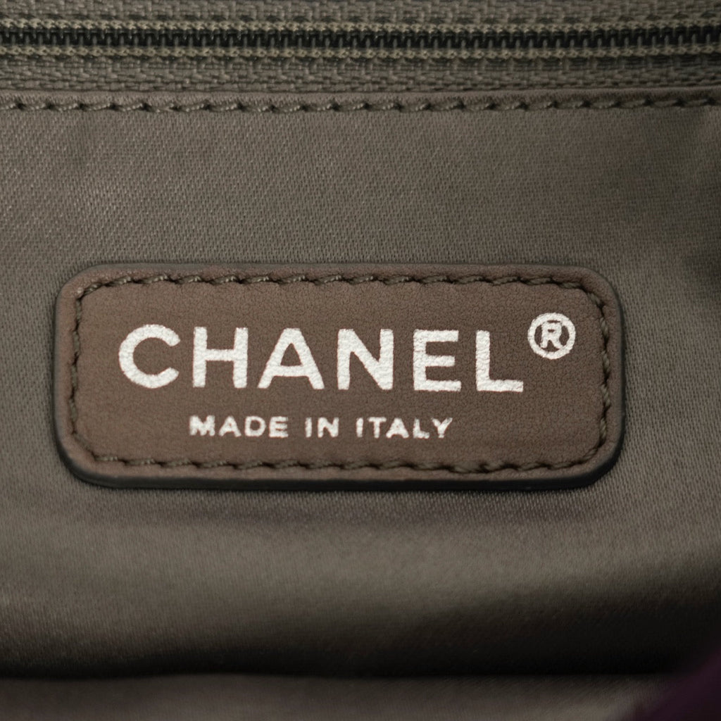 CHANEL 2008–2009 Matelassé Quilted Chain Shoulder Bag