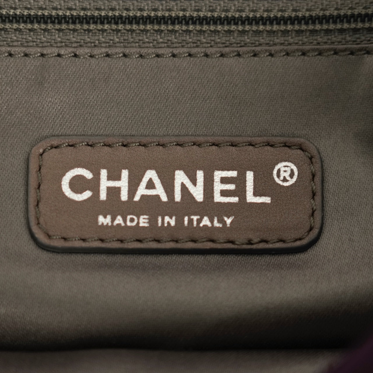 CHANEL 2008–2009 Matelassé Quilted Chain Shoulder Bag