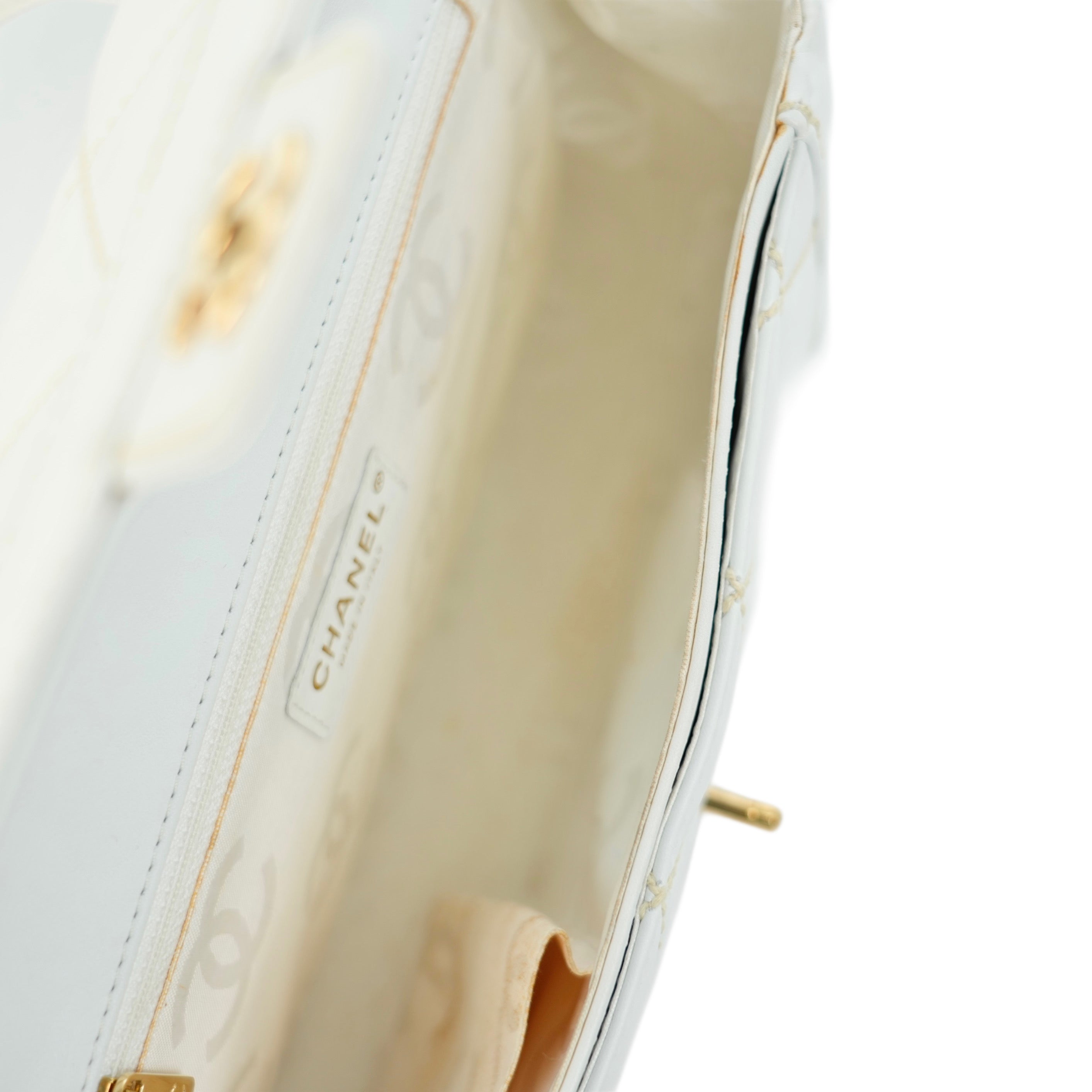 CHANEL 2004-2005 Matelassé Handbag