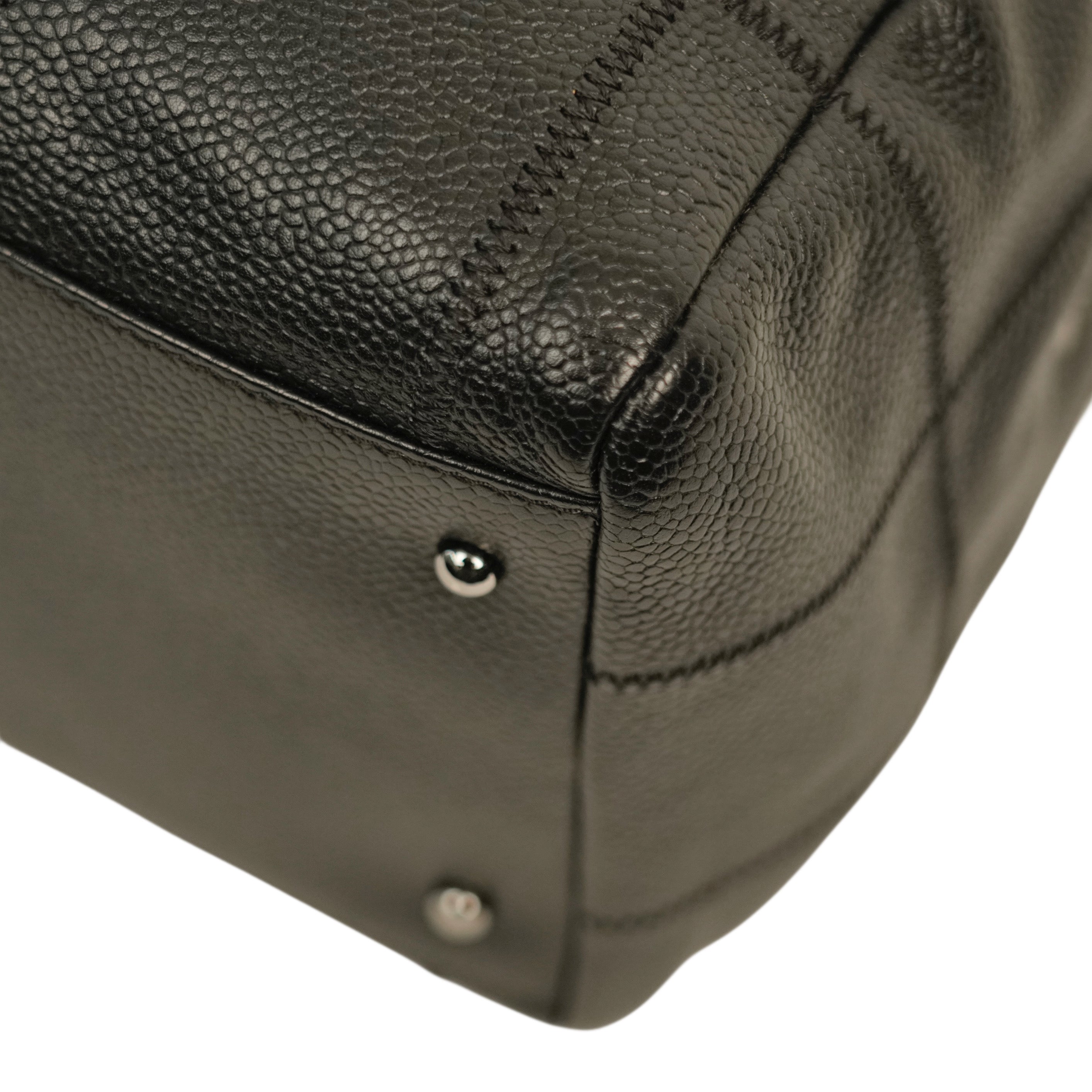 CHANEL 2004–2005 Chocolate Bar Stitch Shoulder Bag