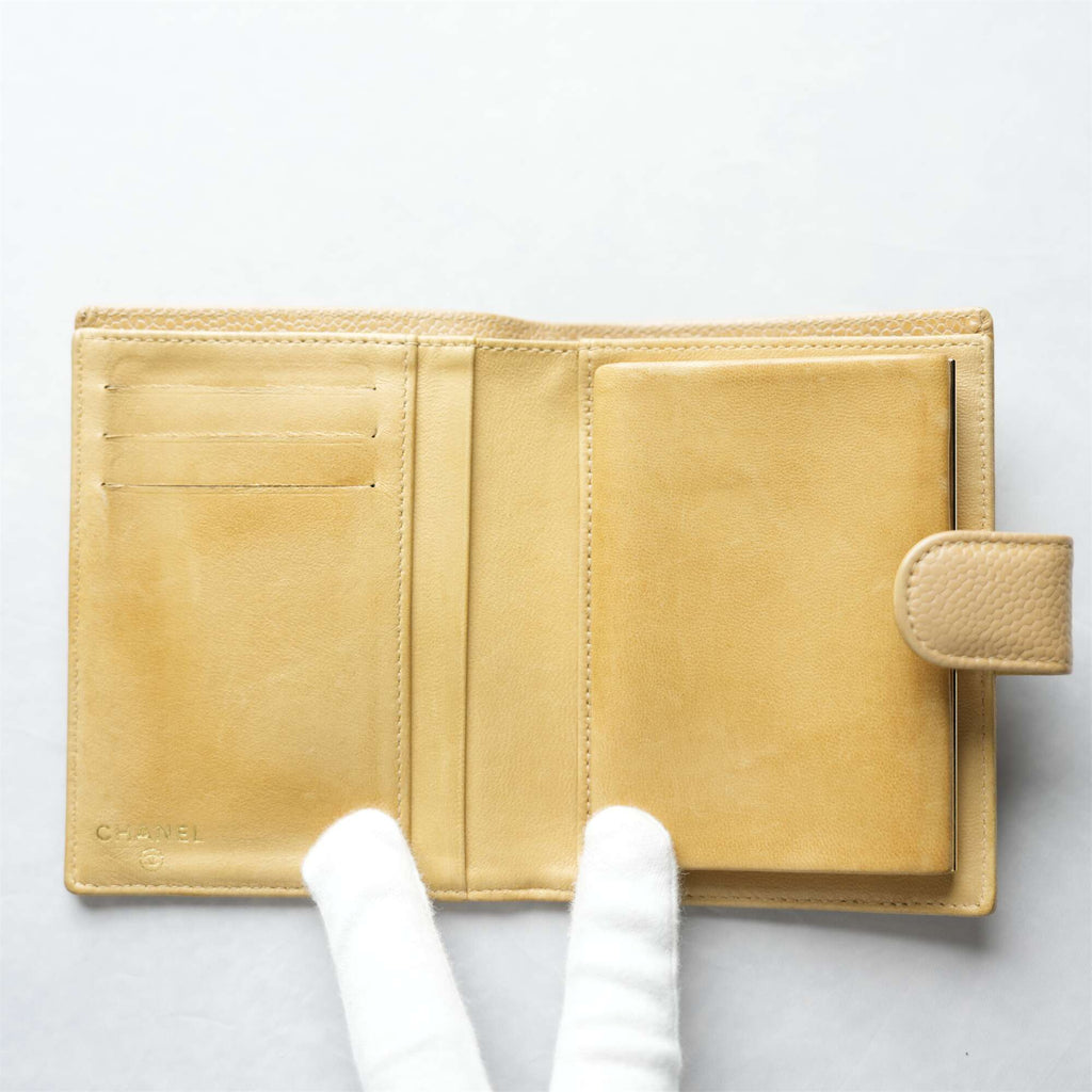 CHANEL Caviar Skin Bifold Kiss Lock Wallet